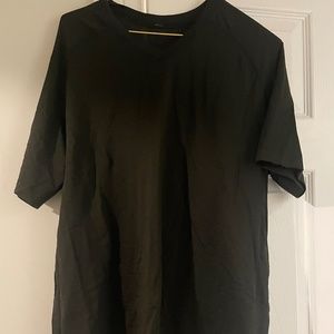 Men's Lululemon Metal Vent Tech Shirt. V Neck. Size L. Black